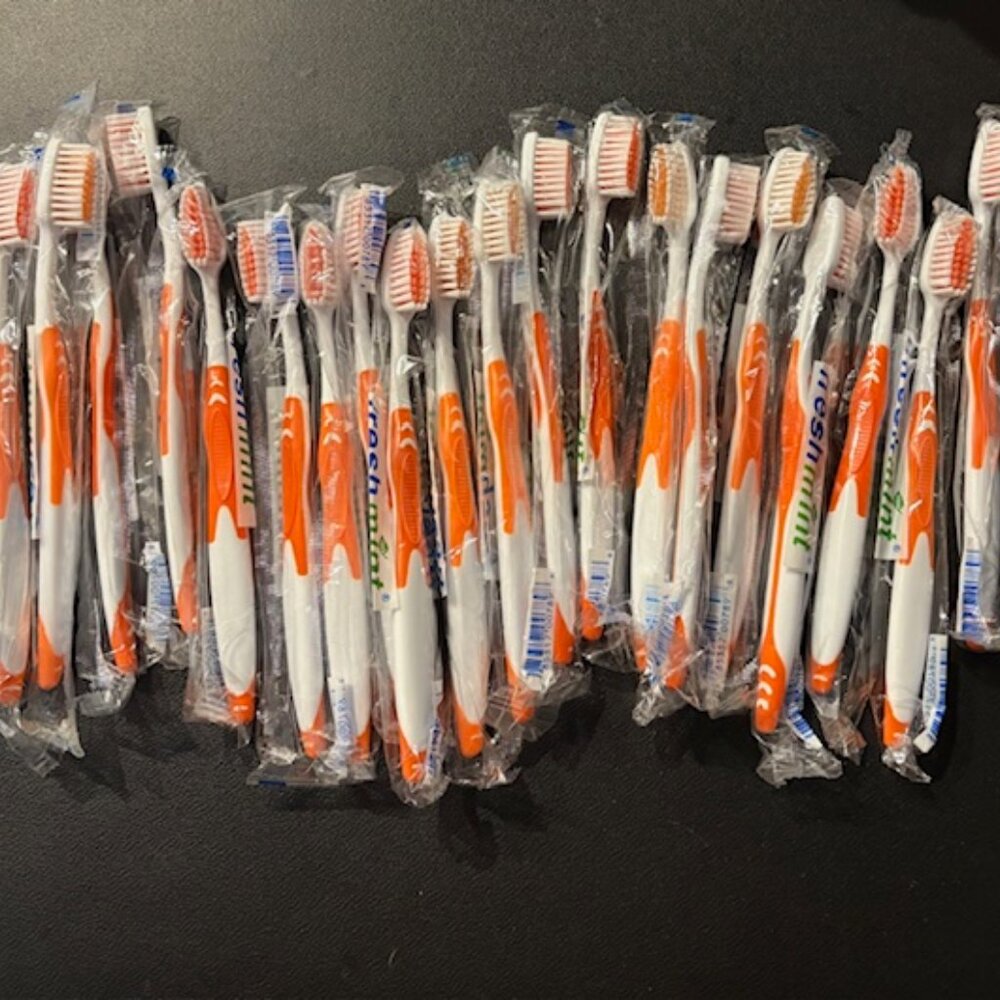 New- Set of 20 Toothbrushes